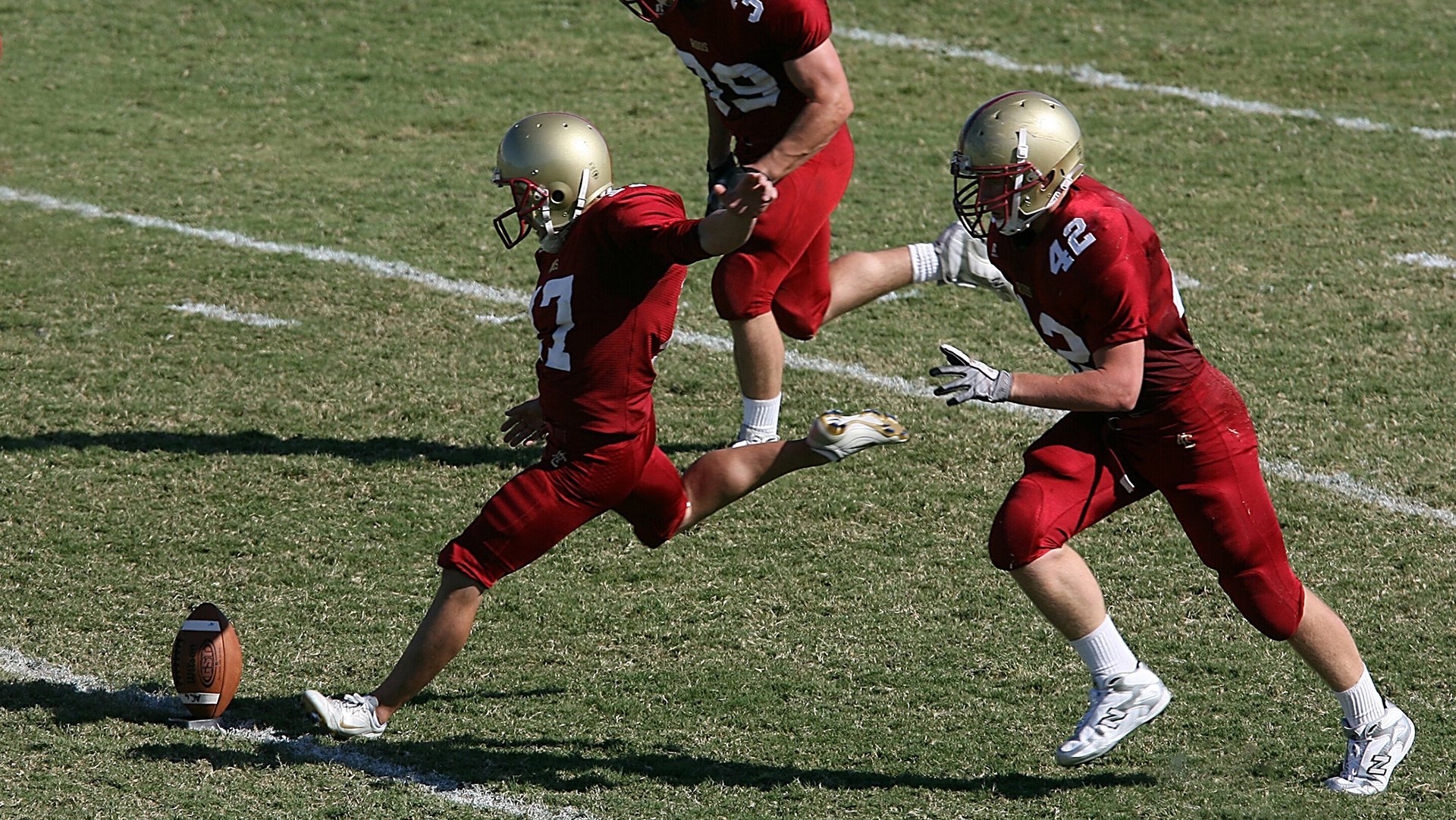 足球赛场焦点！法国队对阵葡萄牙队，年轻新星表现惊艳，未来可期