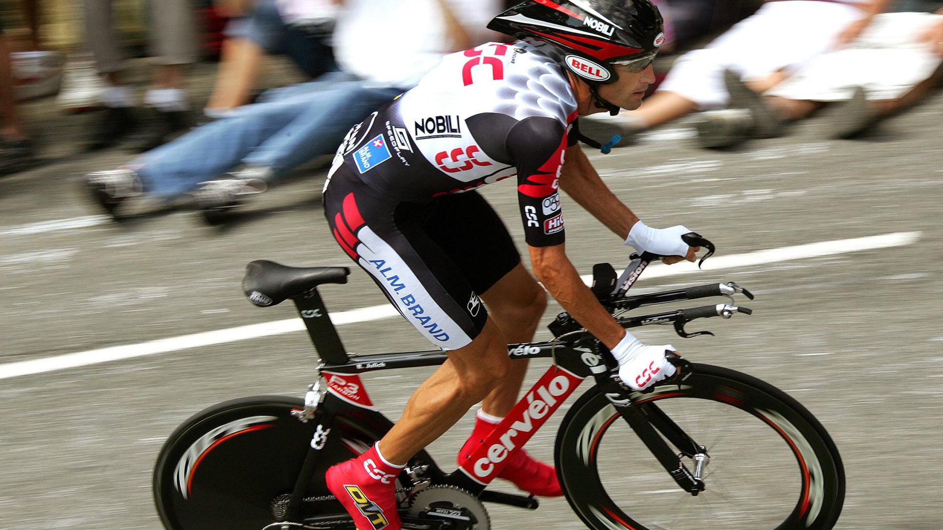 足球赛场焦点！法国队对阵葡萄牙队，年轻新星表现惊艳，未来可期